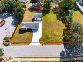 1042 Sharon Drive - Parking Garage