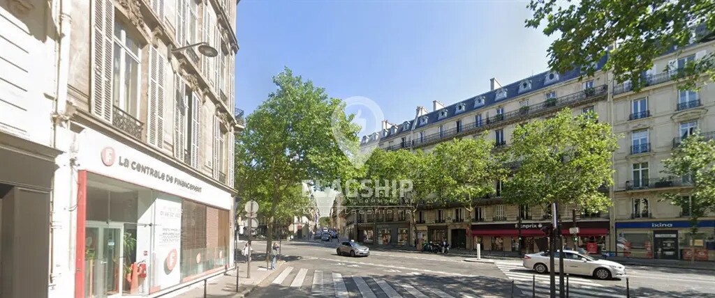 Retail in Paris for lease Building Photo- Image 1 of 4