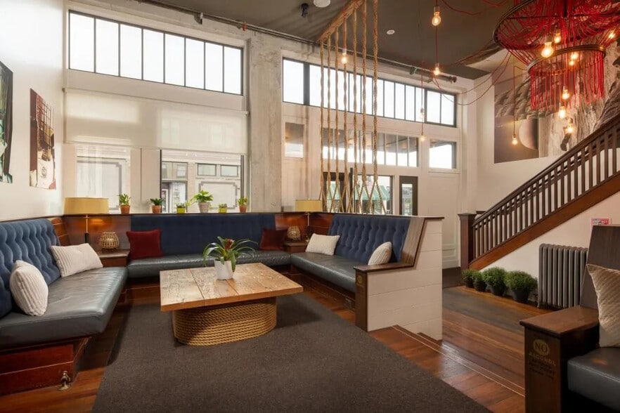 258 14th St, Astoria, OR for sale - Lobby - Image 3 of 8