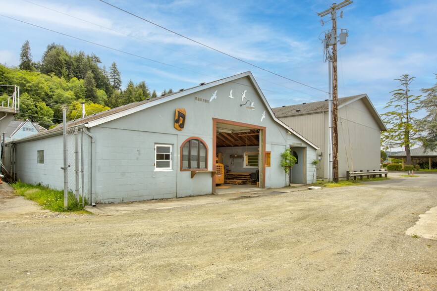 563 Winchester Ave, Reedsport, OR for sale - Building Photo - Image 2 of 14