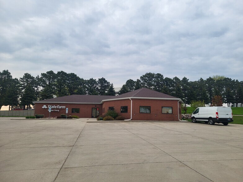 1471 Interstate Loop, Bismarck, ND for sale - Building Photo - Image 1 of 1