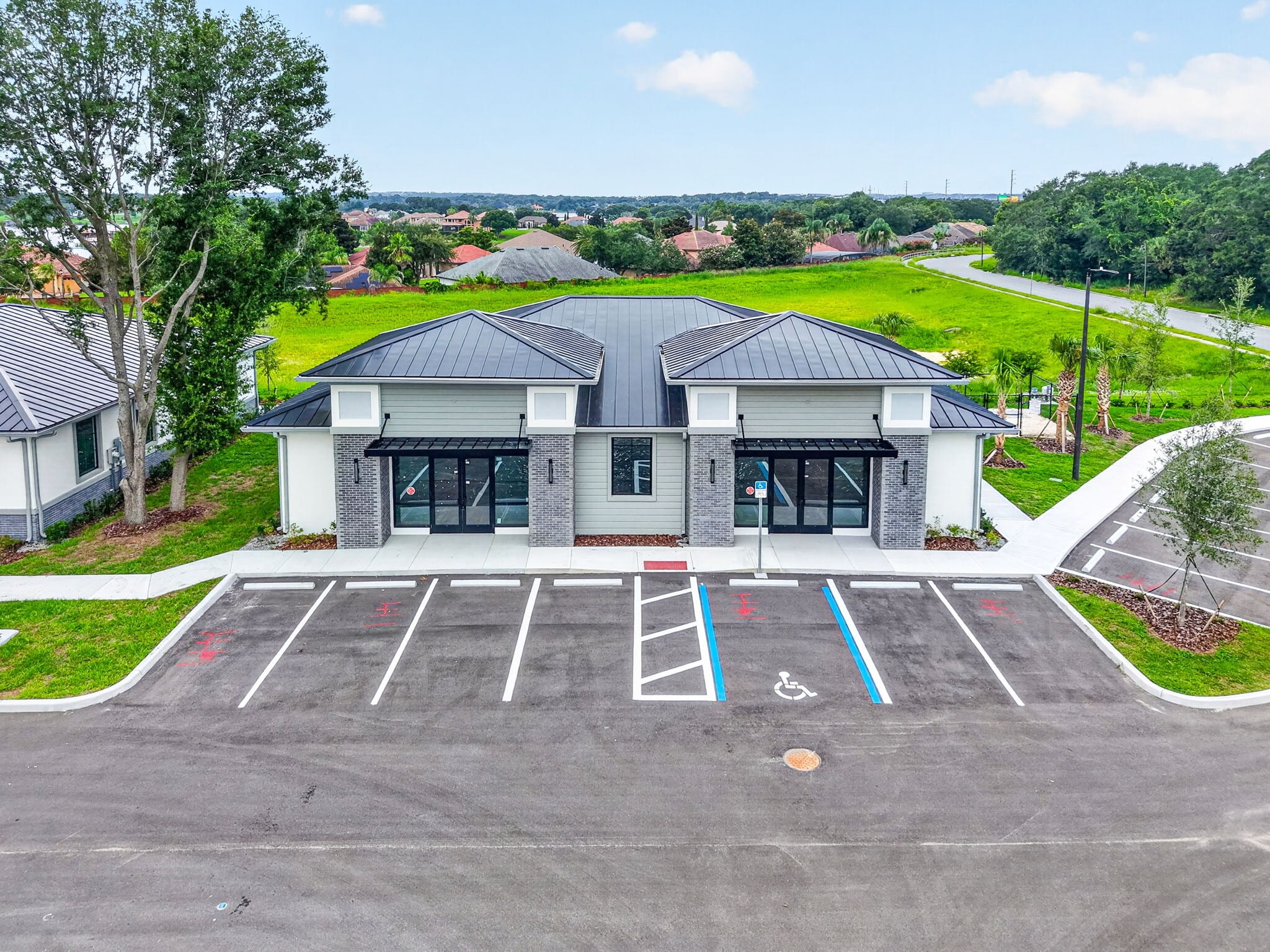 154 Southern Railway Cir, Oakland, FL for lease Interior Photo- Image 1 of 8