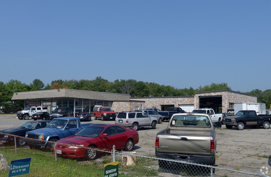 445 Winthrop St, Taunton, MA 02780