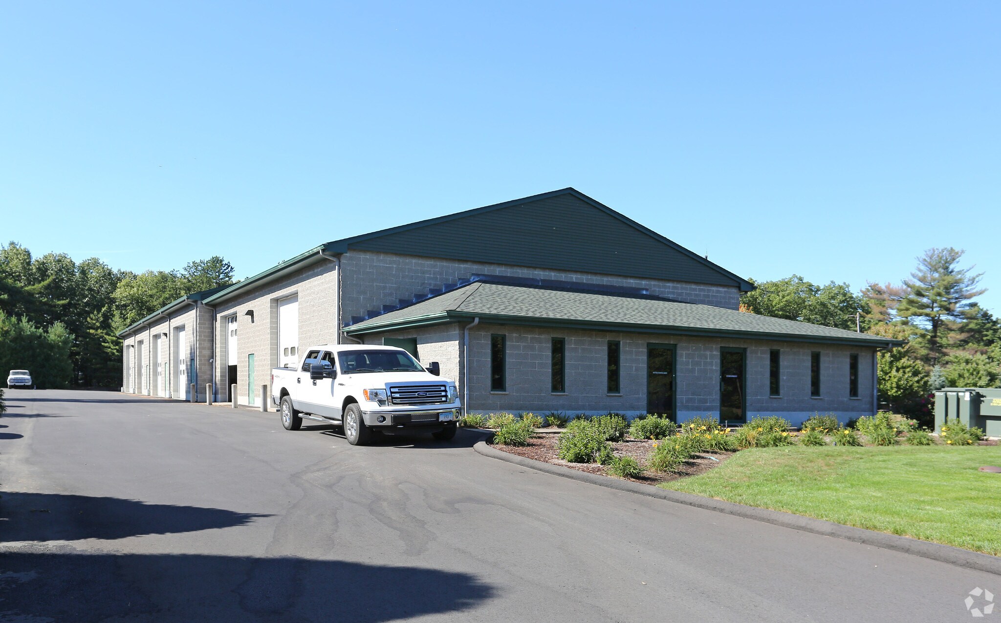 11 Northgate Dr, Windsor Locks, CT for sale Primary Photo- Image 1 of 1