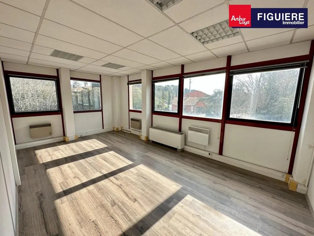 Office in Meyreuil for lease Interior Photo- Image 1 of 18