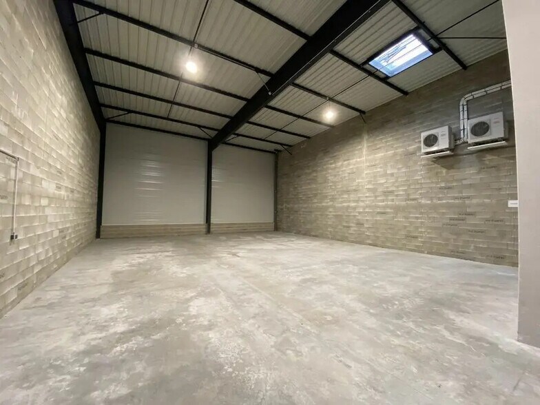 Flex in Reims for lease - Building Photo - Image 2 of 7