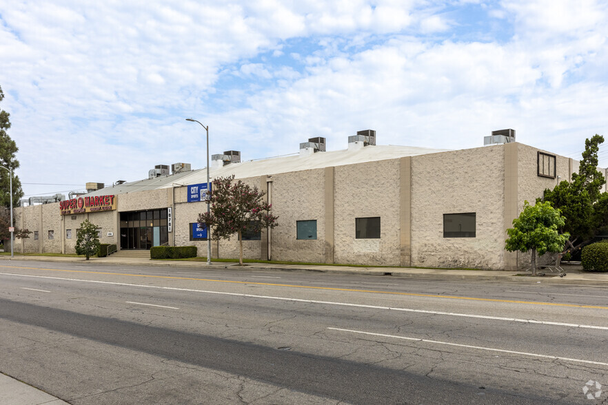 10701-10703 Vanowen St, North Hollywood, CA for lease - Building Photo - Image 2 of 7