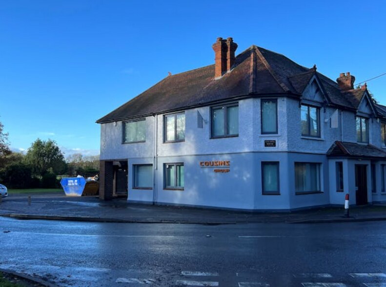 13 Reading Rd, Hook, RG27 0RP