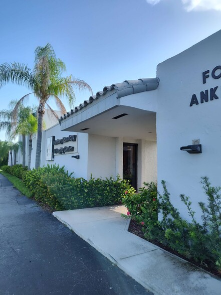 12300 Alternate A1A Hwy, Palm Beach Gardens, FL for lease - Building Photo - Image 1 of 7