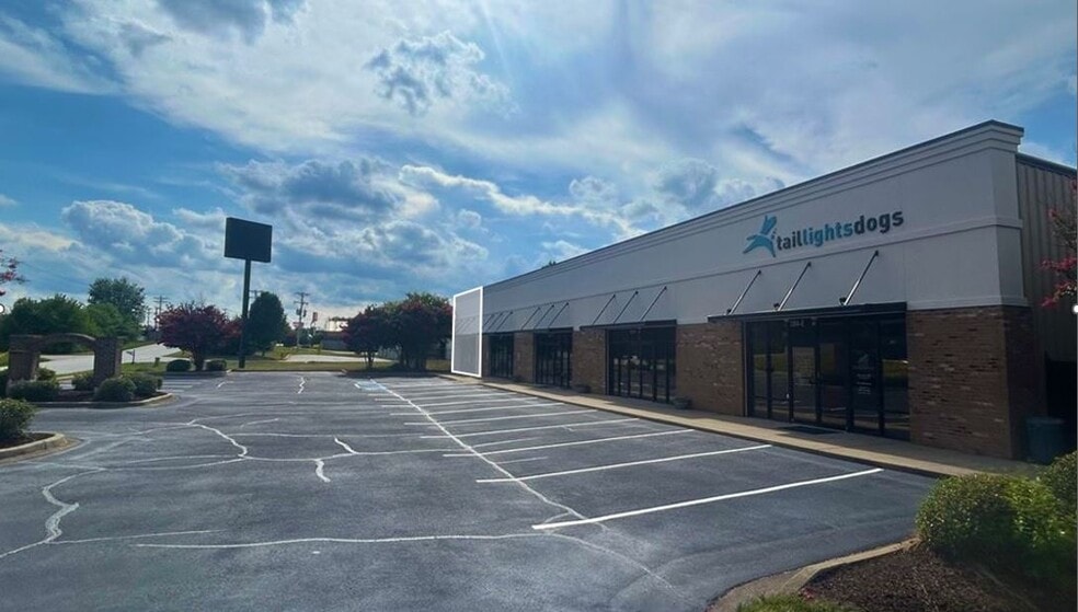 284 Rocky Creek Rd, Greenville, SC for lease - Building Photo - Image 2 of 9