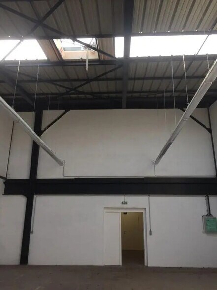 Industrial in Bezons for lease - Interior Photo - Image 3 of 4