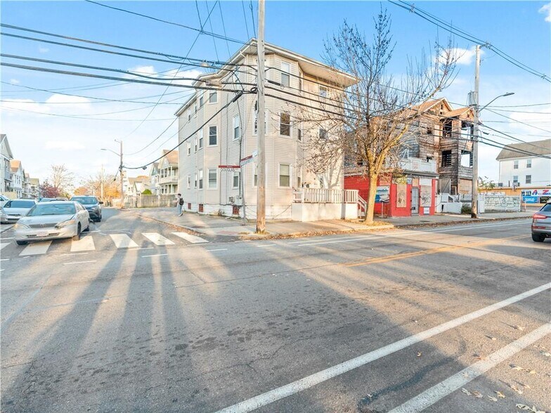339 Douglas, Providence, RI for sale - Primary Photo - Image 1 of 1