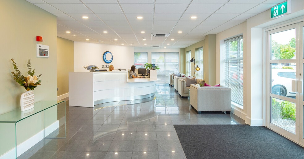 Holyrood Close, Poole for lease - Interior Photo - Image 2 of 7