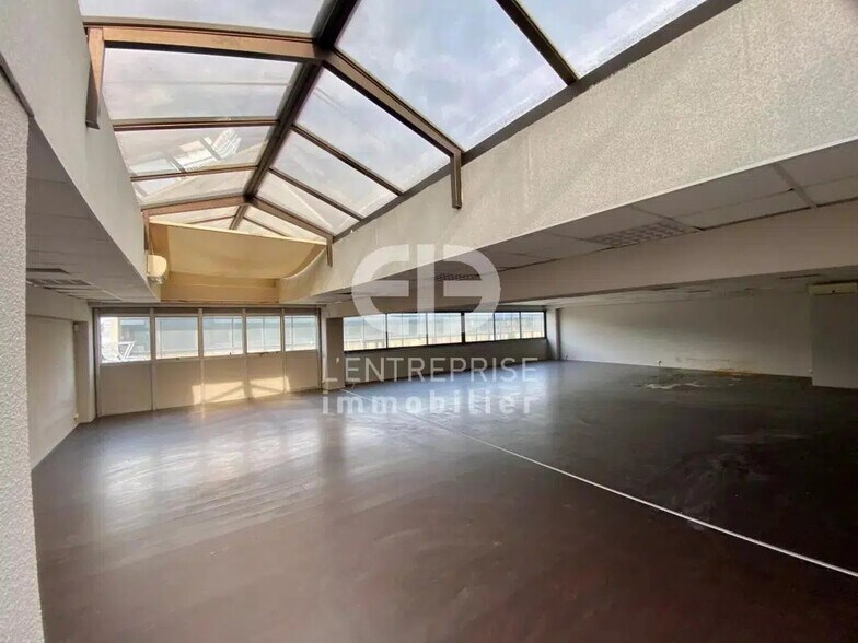 Office in Villeneuve-Loubet for lease - Interior Photo - Image 1 of 7