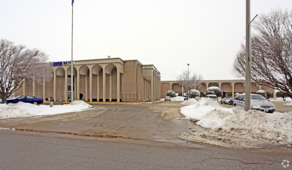 2301 Exchange Ave, Oklahoma City, OK for sale - Building Photo - Image 3 of 12