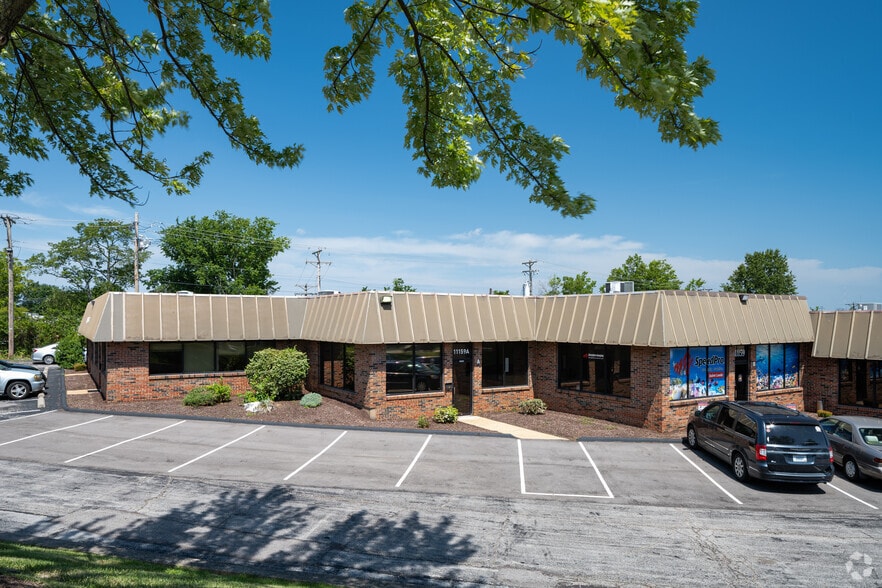 11155-11163 S Towne Sq, Saint Louis, MO for lease - Primary Photo - Image 1 of 4