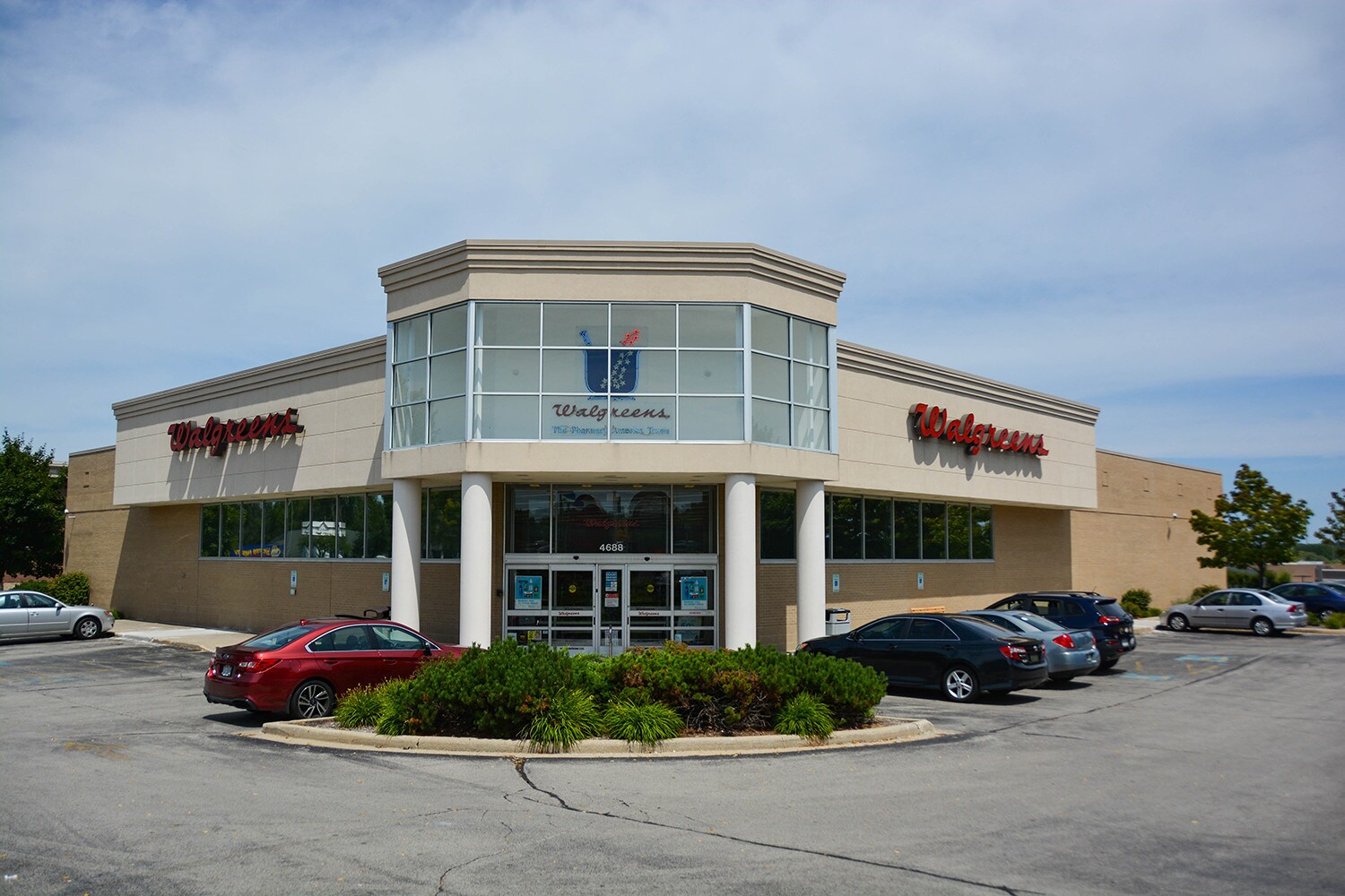 4688 S 108th St, Greenfield, WI 53228