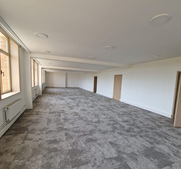 Office in Arras for lease - Building Photo - Image 3 of 5