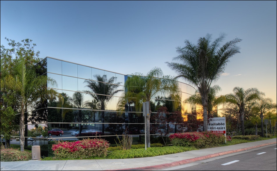 2320 Paseo de las Americas, San Diego, CA for lease - Primary Photo - Image 1 of 10