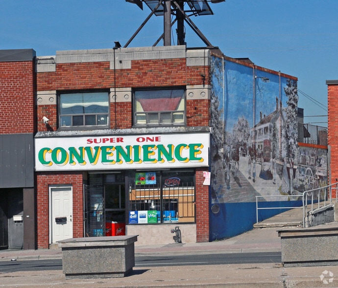 2502 Kingston Rd, Toronto, ON for sale - Primary Photo - Image 1 of 1