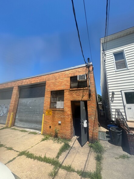 11023 15th Ave, College Point, NY for lease - Primary Photo - Image 1 of 5