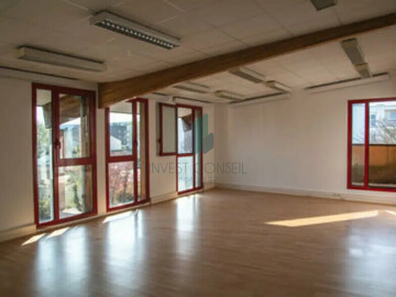 Office in Bouffémont for lease - Interior Photo - Image 1 of 1