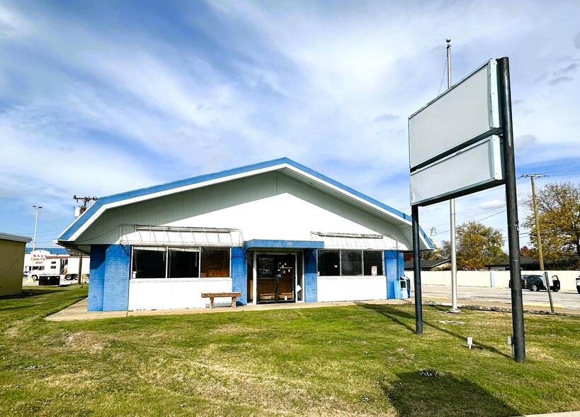 3315-3461 W Walnut St, Garland, TX for lease - Building Photo - Image 3 of 8