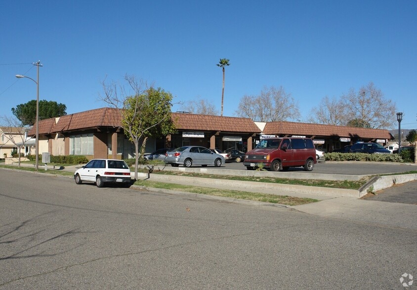 2503-2539 Royal Ave, Simi Valley, CA for lease - Building Photo - Image 2 of 16