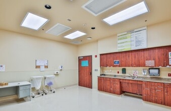 81 S Highland Springs Ave, Beaumont, CA for lease Interior Photo- Image 2 of 9