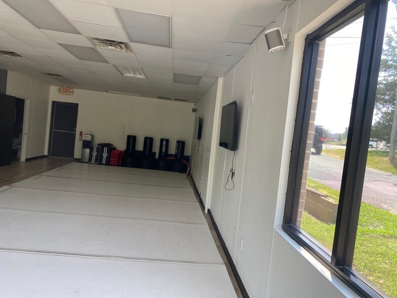 11624 N US 15-501, Chapel Hill, NC for lease - Building Photo - Image 3 of 13