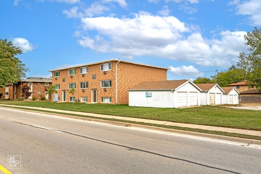 2325 Lewis Ave, Zion, IL for sale - Primary Photo - Image 1 of 3