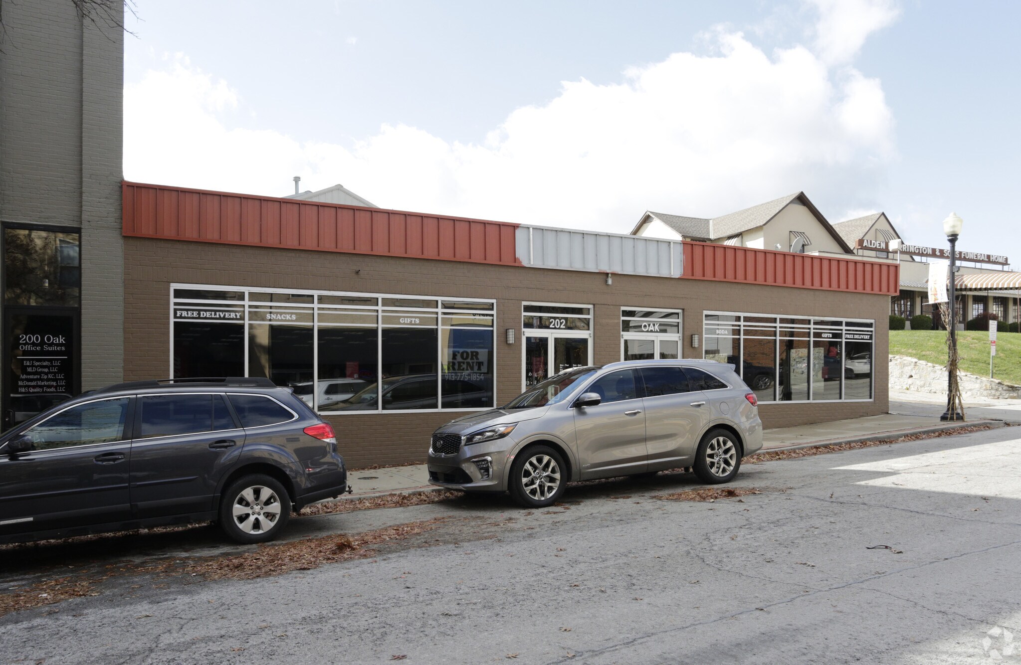 202 Oak St, Bonner Springs, KS for sale Primary Photo- Image 1 of 1