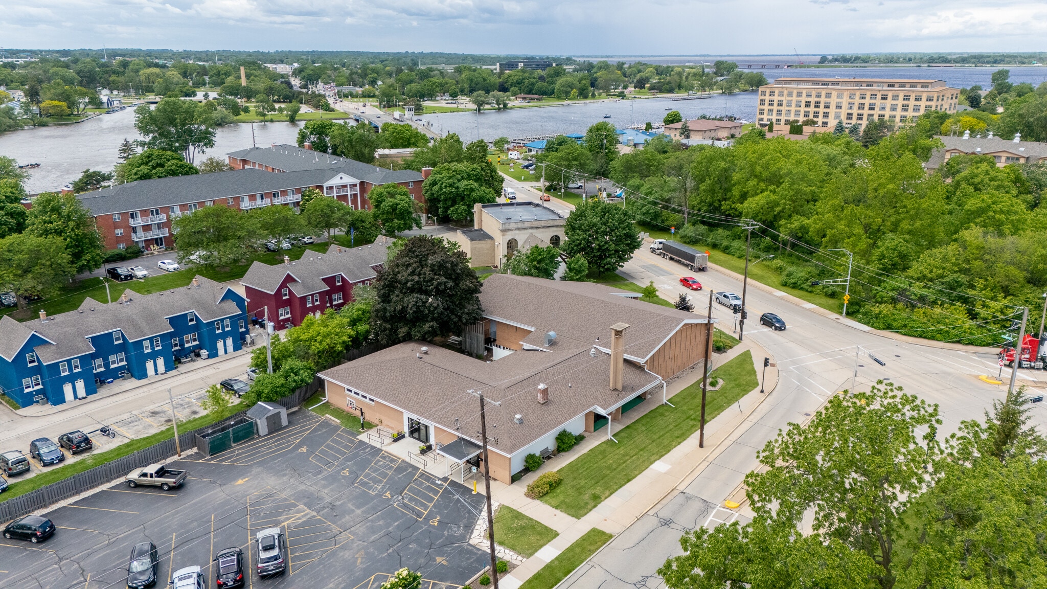 1331 High Ave, Oshkosh, WI for sale Aerial- Image 1 of 91