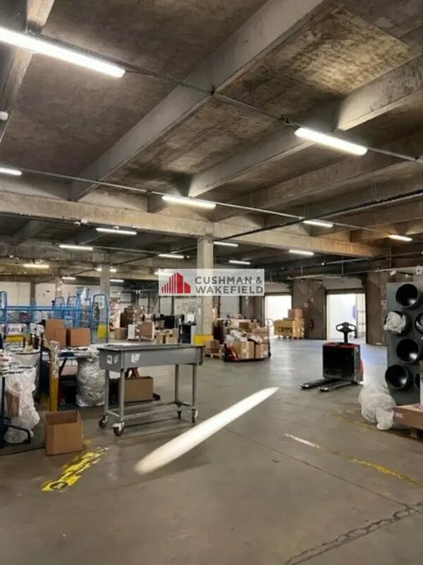 Location Local d'activités 1 740 m² - Photo 1