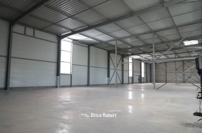 Office in OULLINS-PIERRE-BÉNITE for lease - Building Photo - Image 2 of 21