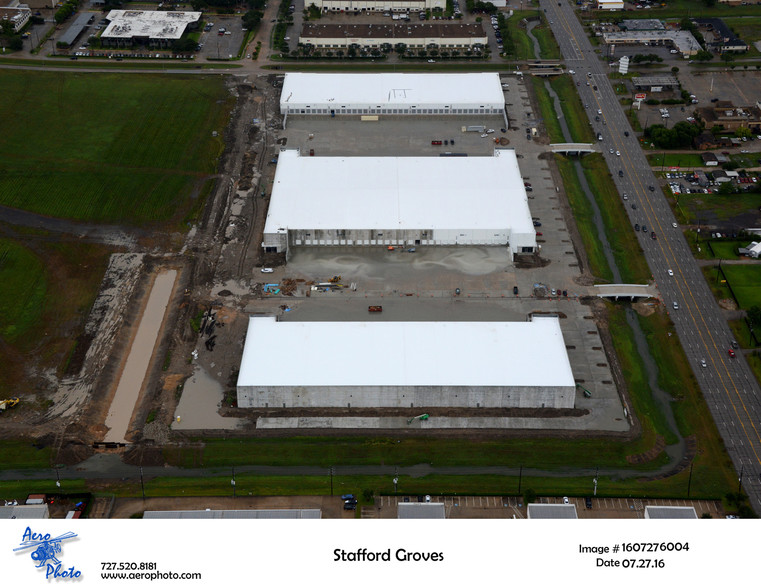 10643 W Airport Blvd, Stafford, TX for lease - Building Photo - Image 2 of 8