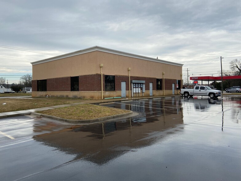 403 Gillespie St, Fayetteville, NC for lease - Building Photo - Image 3 of 9