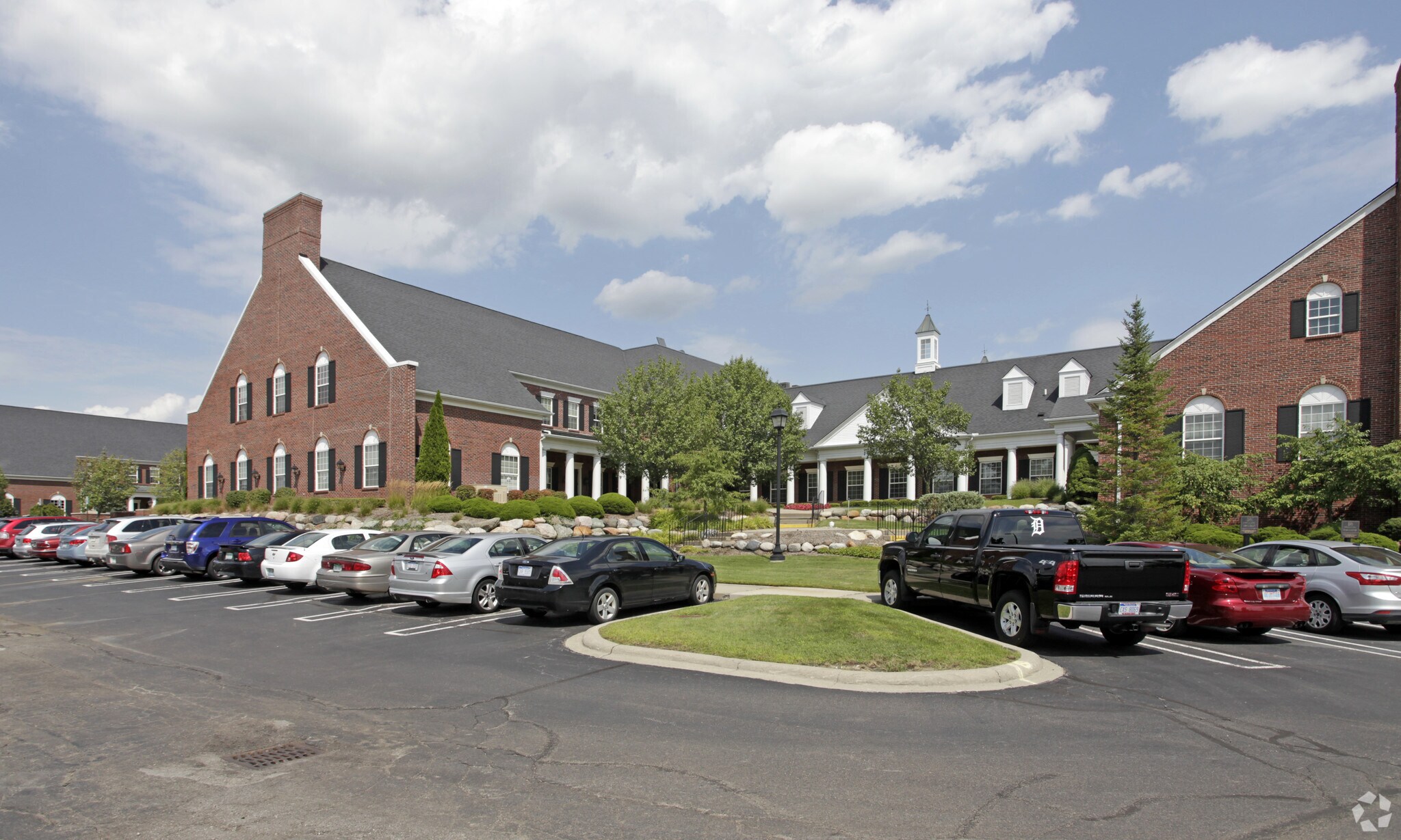 32503256 University Dr, Auburn Hills, MI 48326 Wellington Green