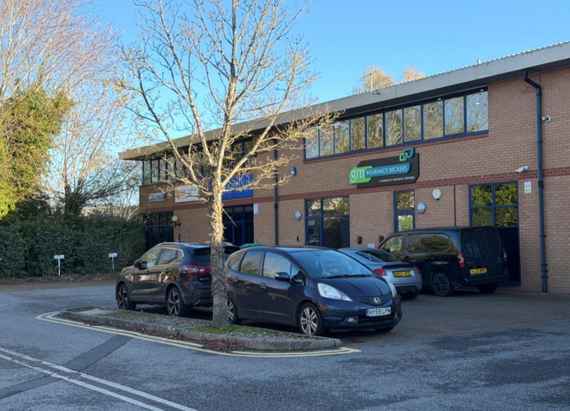 Lustleigh Close, Exeter for lease - Building Photo - Image 1 of 2