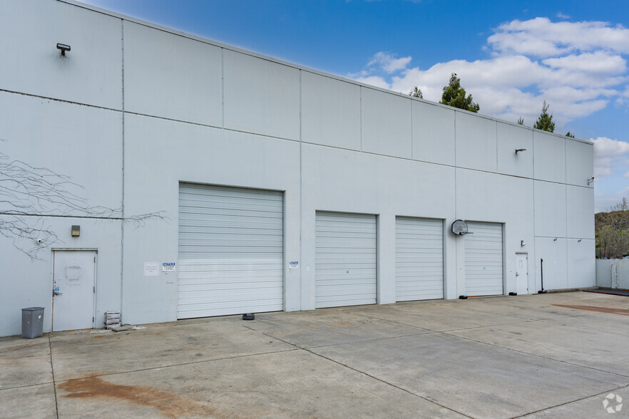 3810 Cypress Dr, Petaluma, CA for lease - Building Photo - Image 3 of 7