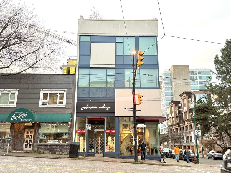 2203 Granville St, Vancouver, BC for lease - Building Photo - Image 2 of 5
