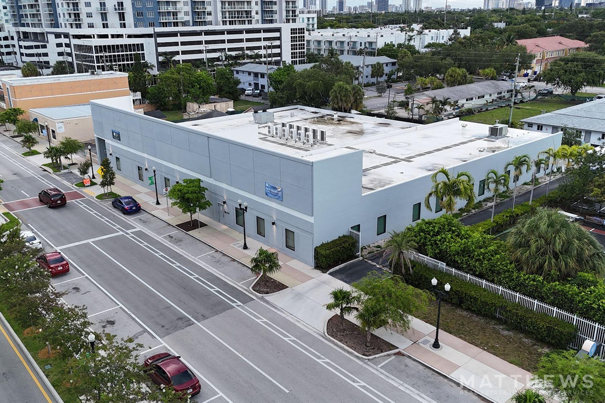 2216 Hollywood Blvd, Hollywood, FL for lease Interior Photo- Image 1 of 3