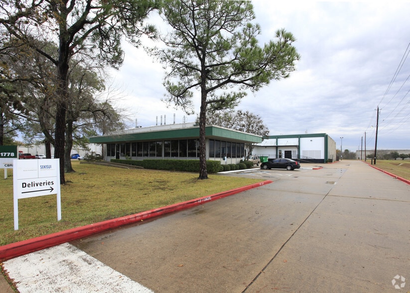 900 Gemini St, Houston, TX for lease - Primary Photo - Image 2 of 13