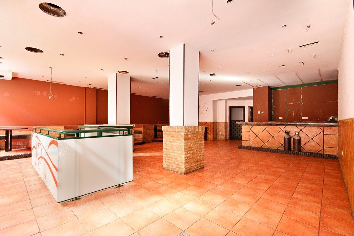 Retail in Granada for sale Interior Photo- Image 1 of 21