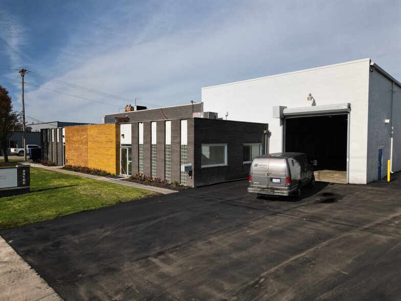 33100 Capitol St, Livonia, MI for lease - Building Photo - Image 3 of 7