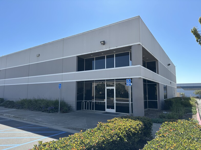 2627 Skyway Dr, Santa Maria, CA for lease - Building Photo - Image 1 of 5