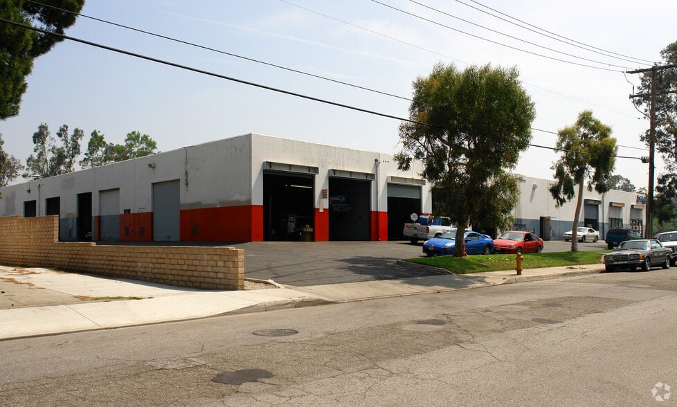 9530 Sierra Ave, Fontana, CA for lease - Building Photo - Image 3 of 4