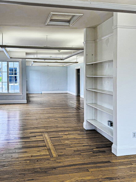 1057 Solano Ave, Albany, CA for lease - Interior Photo - Image 3 of 13