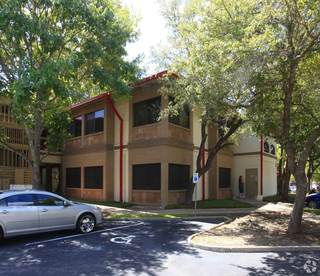 12325 Hymeadow Dr, Austin, TX 78750