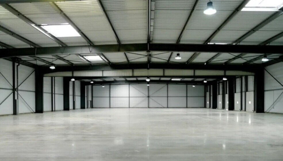 Flex in Saint-Pierre-du-Perray for sale - Building Photo - Image 3 of 4